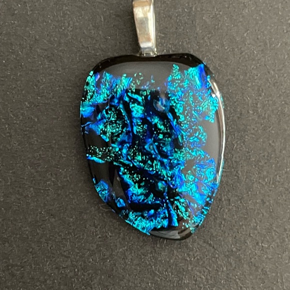 Hand blown pendant and earrings - Picture 3 of 3